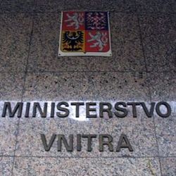 МВД Чехии летом 2014 года стало выдавать рабочие карты для иностранных специалистов