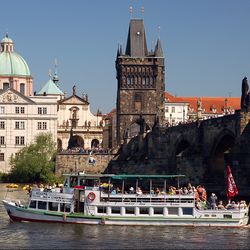 Прогулка на пароходе по Влтаве - незабываемые впечатления о посещении Праги. Агентство Европа для Вас - недвижимость в Чехии, фирмы в Чехии, вид на жительство в Чехии и Европе 
